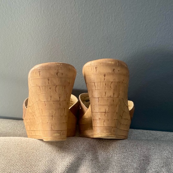 Italian Shoemakers Drk Tan Sandals. Cork heel Beautiful! Like new So Comfortable - Picture 4 of 5